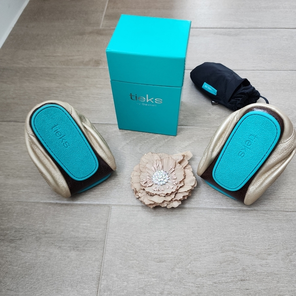 BNIB Limited Edition Champagne Tieks - Picture 6 of 6